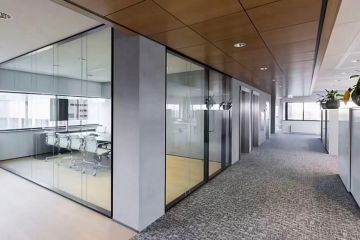 如何對辦公室玻璃隔斷進行保養(yǎng)-秉帝玻璃隔斷