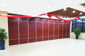 酒店俱樂部為什么要安裝移動隔斷-秉帝隔斷