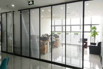辦公室玻璃隔斷選擇多厚的玻璃門比較合適-玻璃隔斷廠家分享推薦